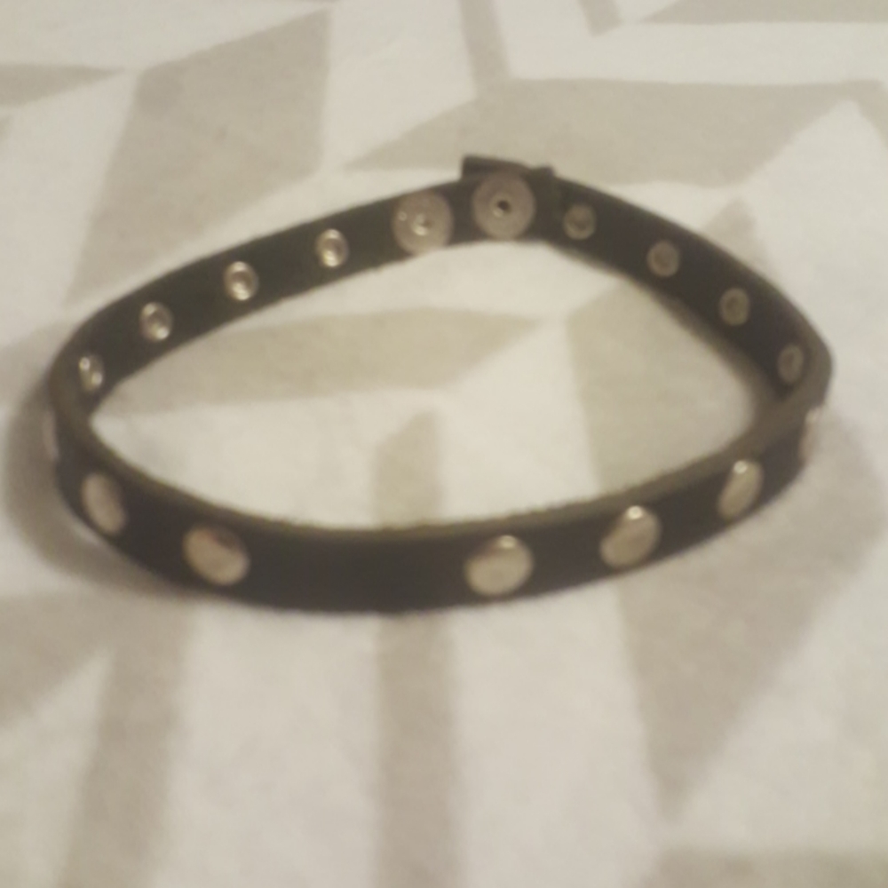 Volcom studded  choker